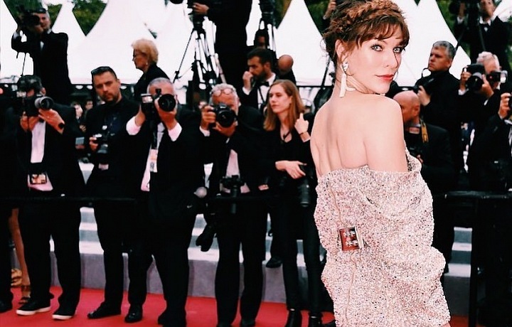 Milla Jovovich - šaty Balmain