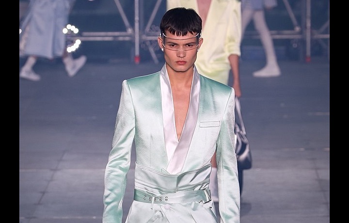 Přijdete na chuť hedvábným oblekům?