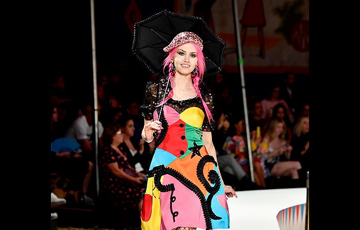 Do kolekce patří barvy a výrazné vzory