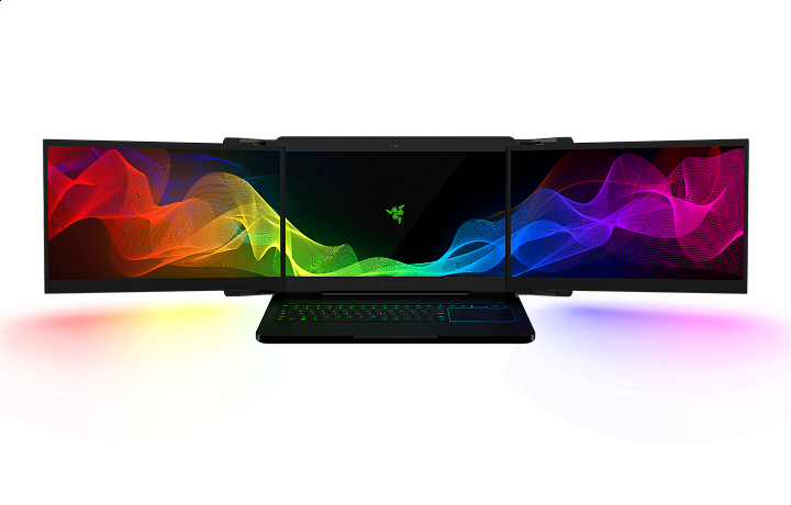 Notebook se 3 displeji