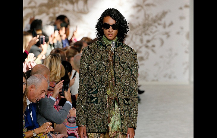 Luxusní žakár v kolekci ETRO SS 2018