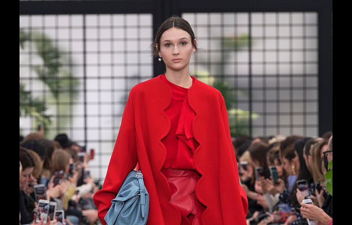 Valentino volí pro FW 2018 zářivé barvy