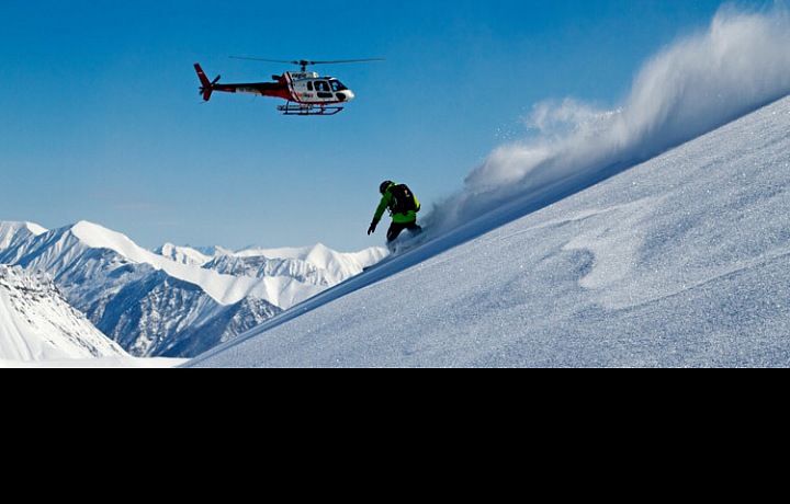 Adrenalin v podobě heliskiingu