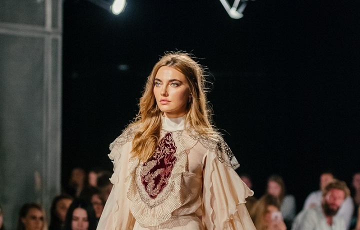 Jiří Kalfař SS18 - Save the Bee