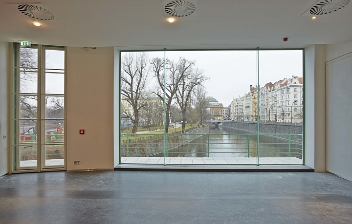 Luxusní výstavní prosotry