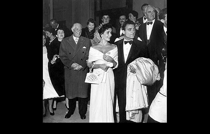 Róbu ji daroval manžel Mike Todd.