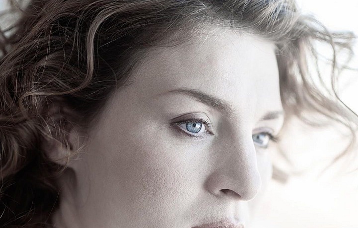 Lenka je krásná žena. 