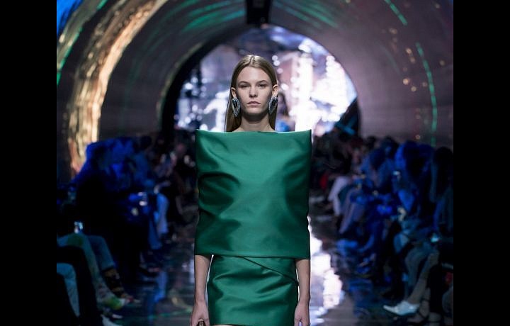 Luxusní závěr módní show