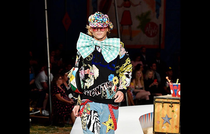 Kolekci vládnou výrazné vzory a barvy