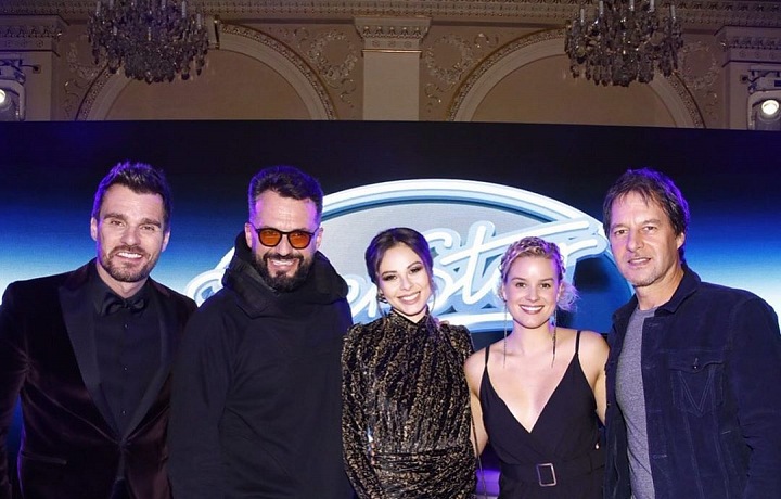 Zpěvačka přijala nabídku porotkyně v SuperStar, kde byla sama objevena. 