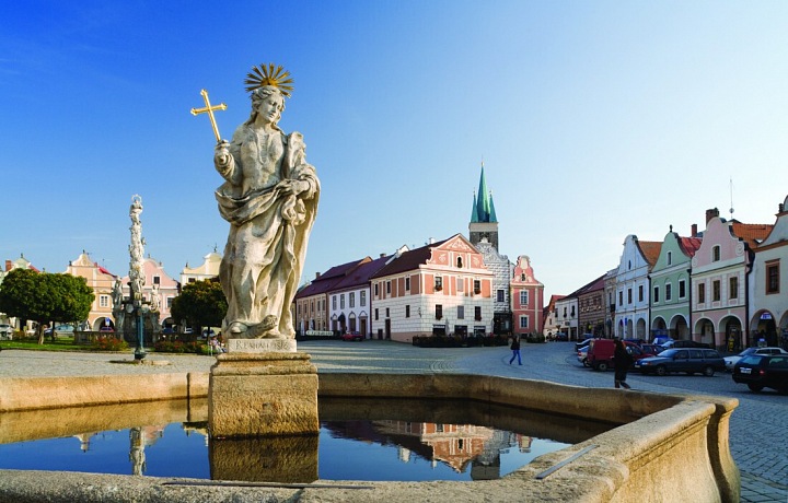 kašna na náměstí v Telči