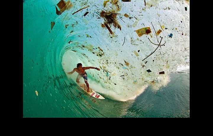 Odpadem zamořené moře. 