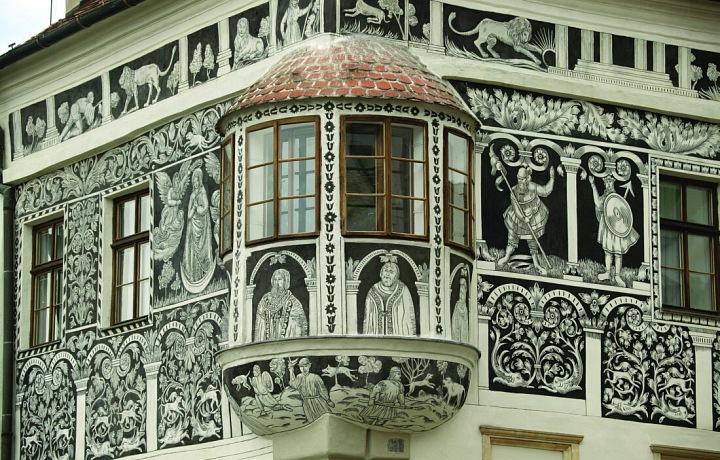 Malovaný (Františkovský) dům z konce 16. století zdobí třebíčské náměstí