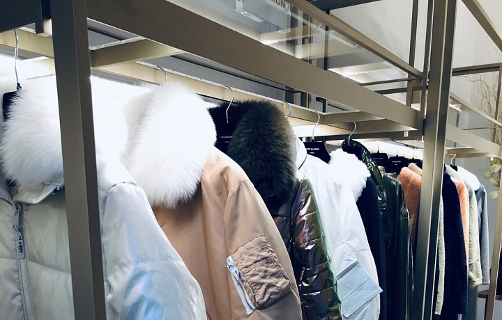 Luxusní butik Yves Salomon v Široké ulici