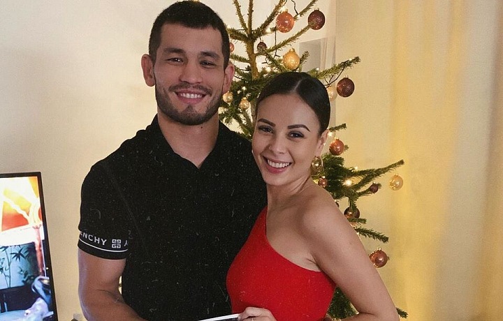 S přítelem oznámili radostnou novinu na Vánoce. 