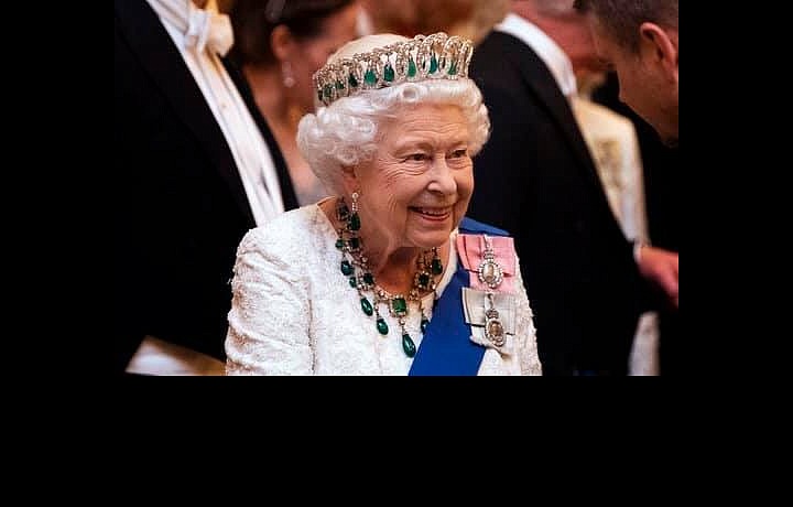 Britská královna rozhodnutí manželů respektuje. 