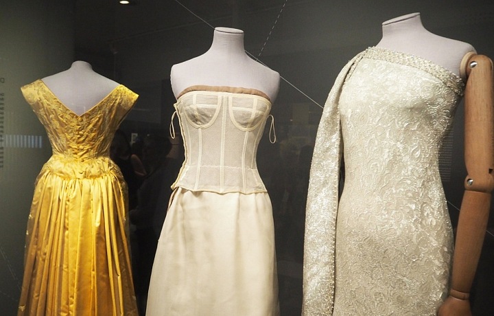 Balenciaga - Shapeing Fashion, Victoria and Albert Museum, Londýn