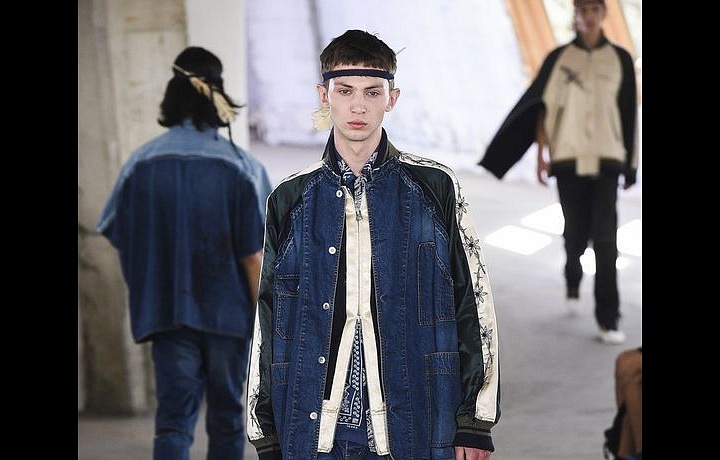 Značka ráda kombinuje materiály