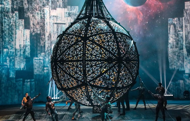 La Perle je umělecký a akrobatický laboratoř budoucnosti