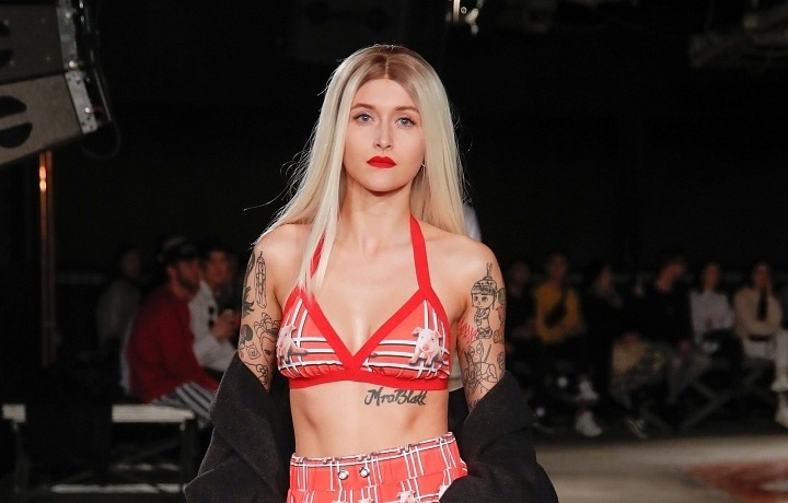 Sharlota v roli modelky