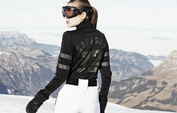 Černobílá kombinace.