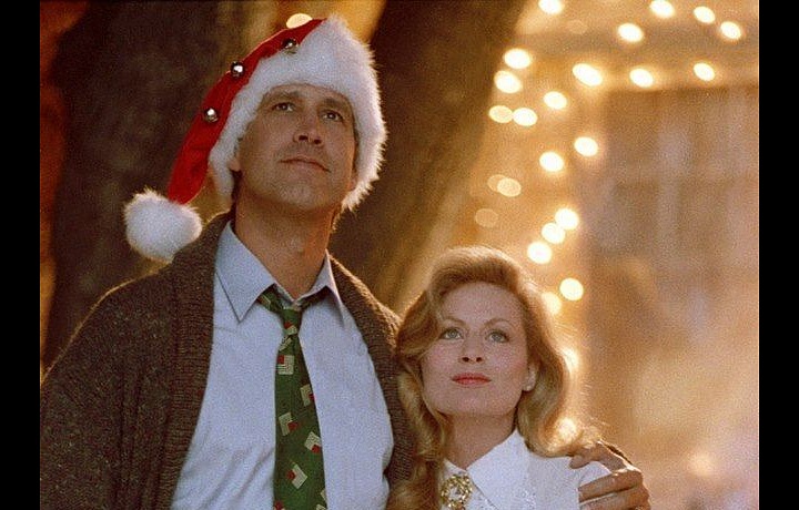 Halenka zdobená krajkou a áčková sukně. Vítejte v 80' letech!