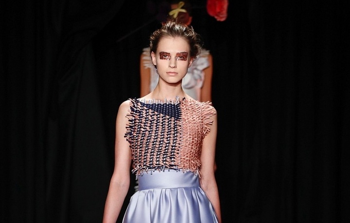 Velké květy jsou trendy.