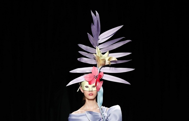 Satén v hlavní roli.