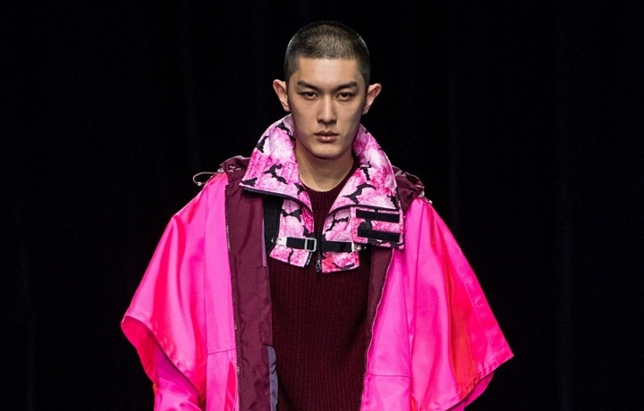 Růžová kombinace značky Kenzo