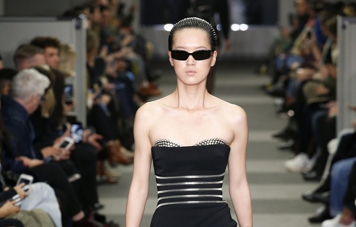 Černá elegance podle Alexandra Wanga.