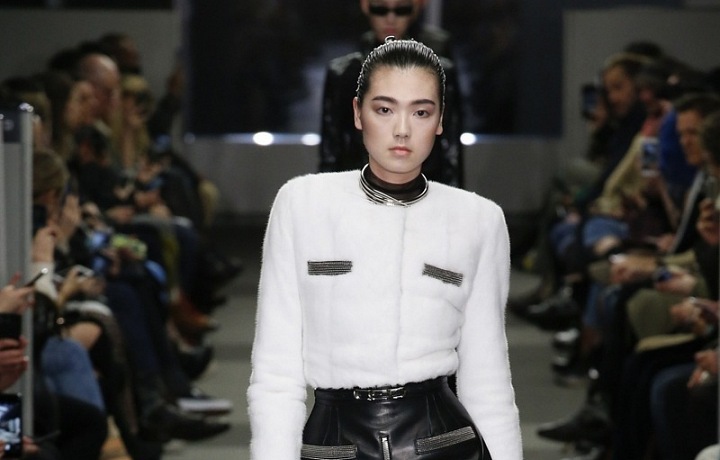 Černá elegance podle Alexandra Wanga.