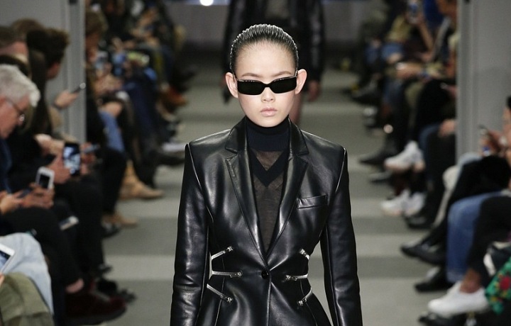 Černá elegance podle Alexandra Wanga.