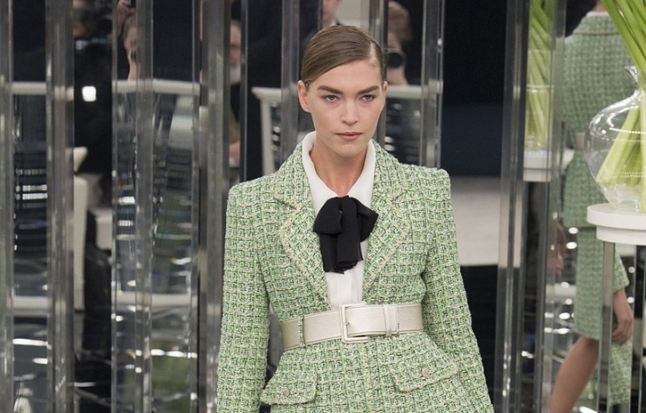 Zelenkavý odstín v nové kolekci