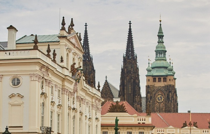 Martina Bedrnová se svým vozem.