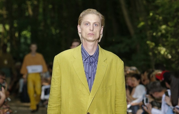 Zářivý elegantní kousek Balenciaga
