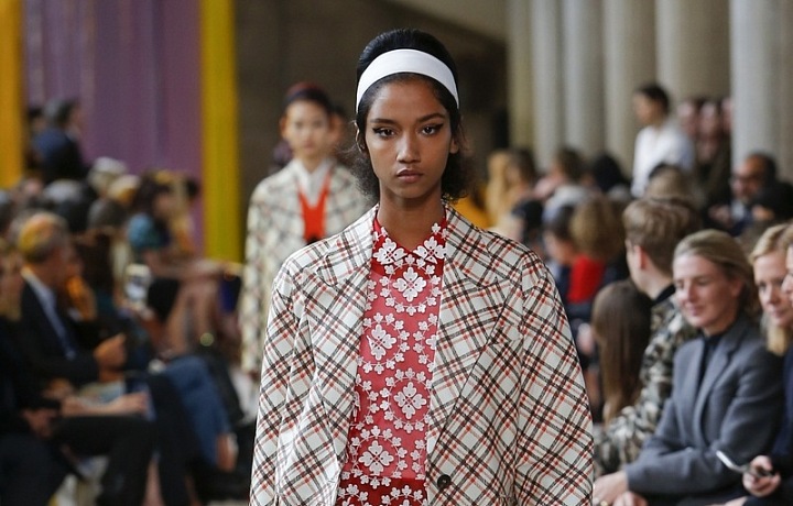 Výrazné vzory patří do kolekce S/S 2018