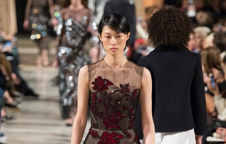 Luxusní večerní šaty. 