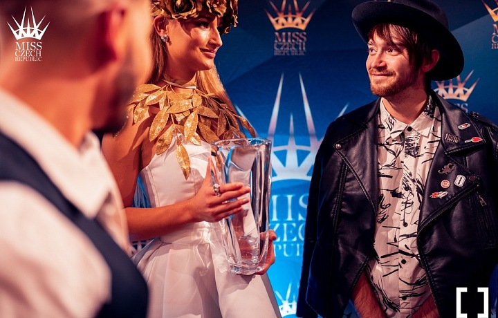 Sam Dolce, Kateřina Kasanová, David Hanykýř