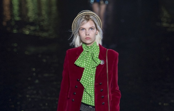 Pánské prvky v kolekci podtrhují ženské tvary. 