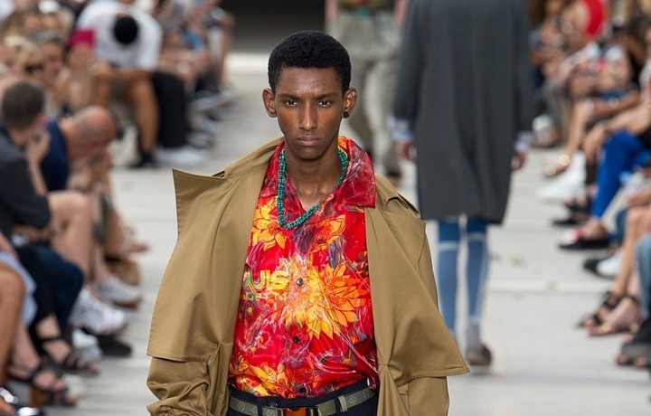 Havajská košile je žhavým trendem S/S 2018