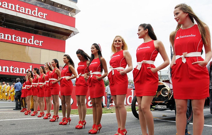 Grid Girls jsou součástí závodů