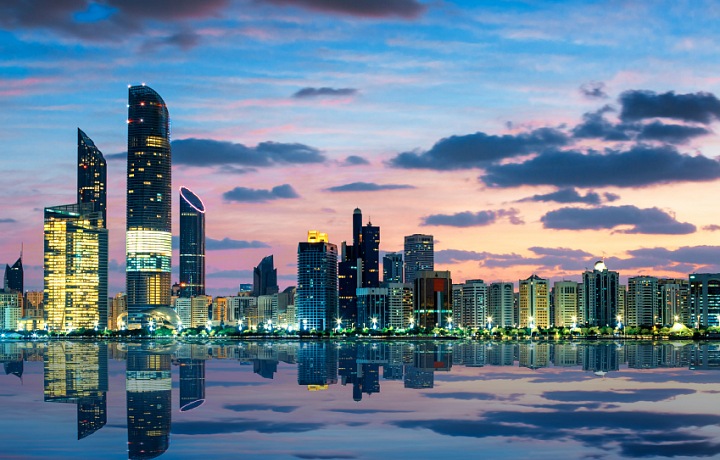 Abu Dhabi při západu slunce