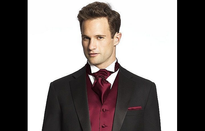 Sladěná kravata s kapesníčkem už nefrčí