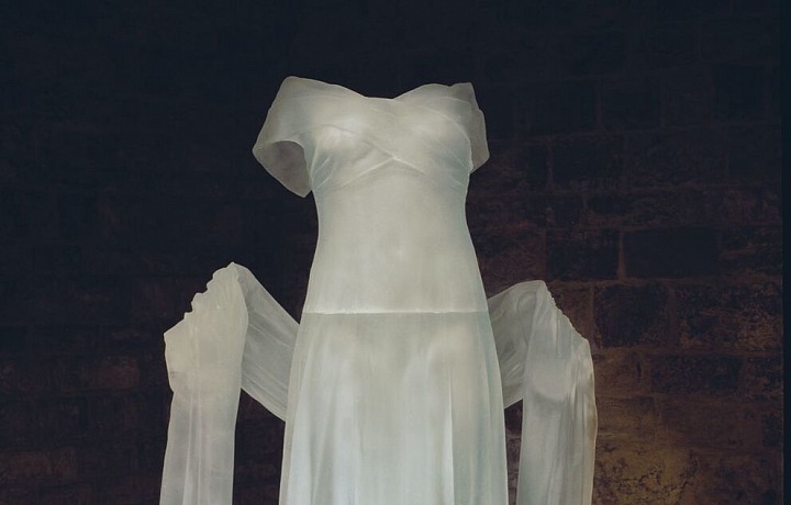 Karen LaMonte výstava Oděná světlem 