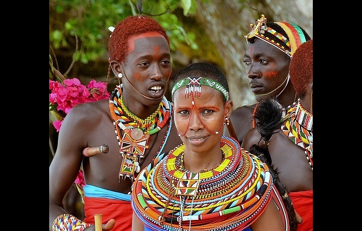 V některých oblastech Afriky se dodržuje zvláštní svatební rituál, podle kterého stráví novomanželé svou první společnou noc v přítomnosti matky nevěsty