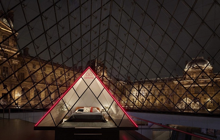 Mini-pyramida v Louvru