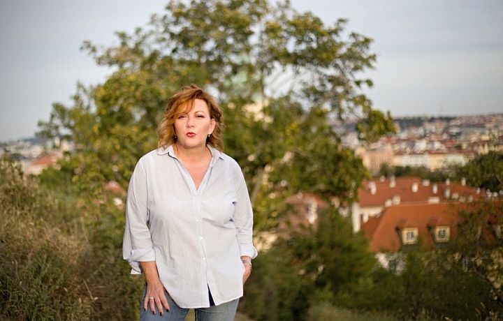 Alena Schillerová se ráda fotí.