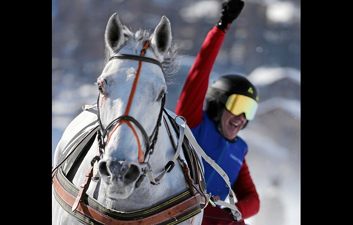 První závody White Turf 2020