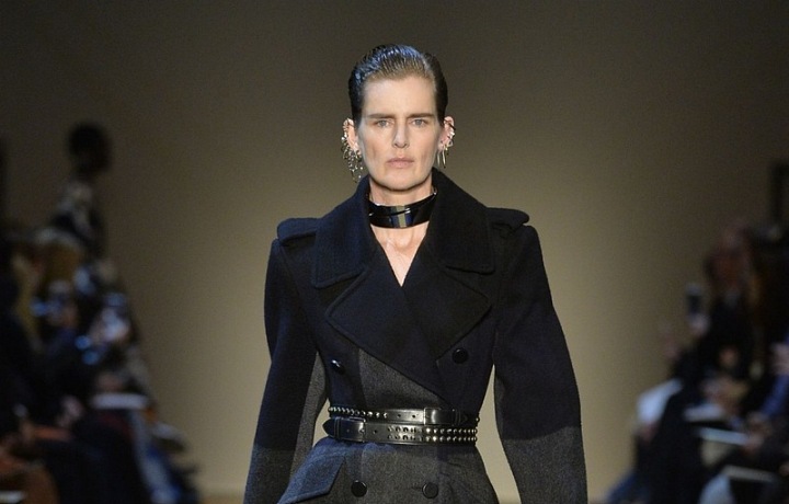 Alexander McQueen: Ornelly TRHÁK