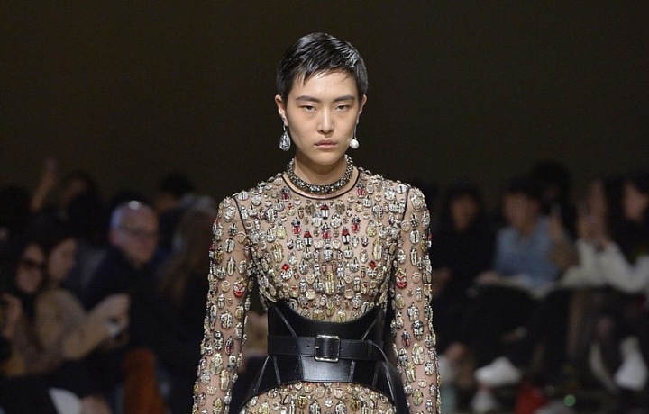 Luxusní honosné šaty.